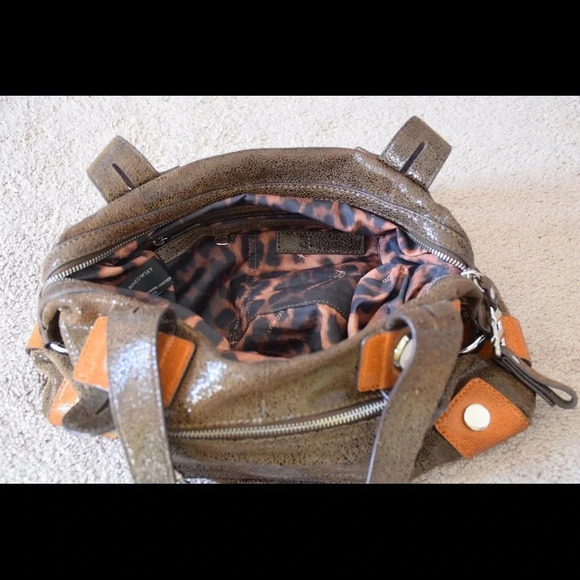 B. Makowsky shimmer leather shoulder bag - Picture 4 of 7